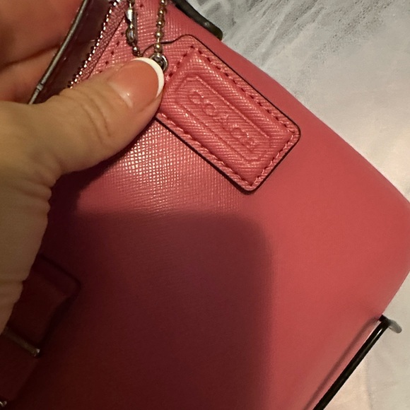 Coach
Coach Darcy Bow East West Pink Saffiano Leather
Crossbody - Picture 3 of 5